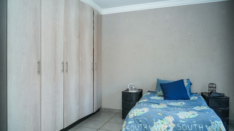 8 Bedroom Property for Sale in Flamwood North West